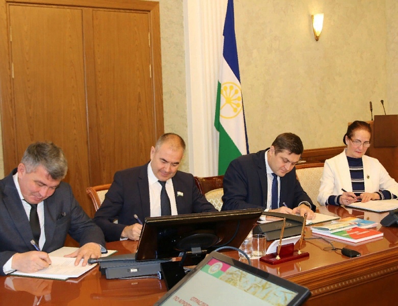 15 декабря в Правительстве республики подписали отраслевое соглашение по агропромышленному комплексу Башкортостана.