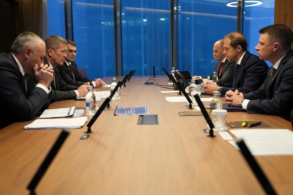 В Москве состоялась рабочая встреча Главы Башкортостана Радия Хабирова и министра промышленности и торговли России Дениса Мантурова.